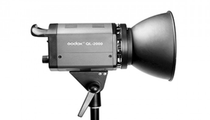 лампа студийная Godox QL2000